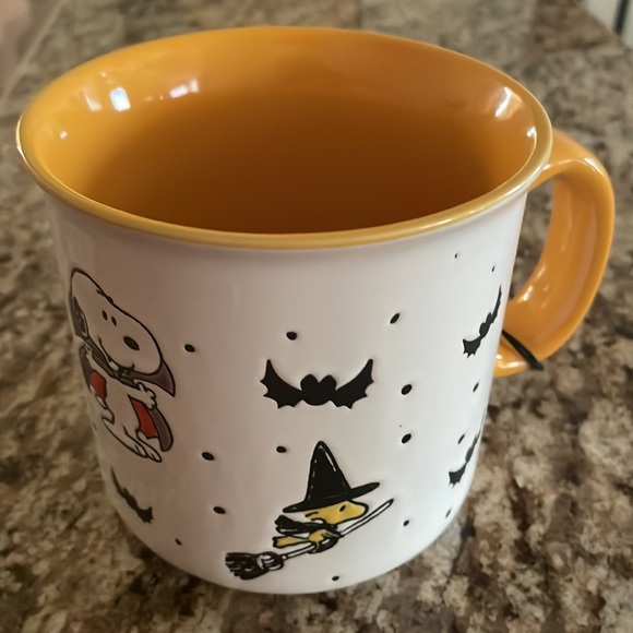 NWT Snoopy Peanuts Vampire Halloween Mug - Picture 2 of 3
